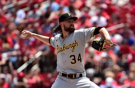 Pirates try to extend road win streak in matchup with the Cardinals